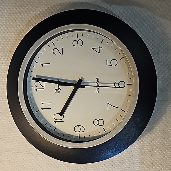 CLOCK 🕑 🕙 🕚 - Picture 2 of 8